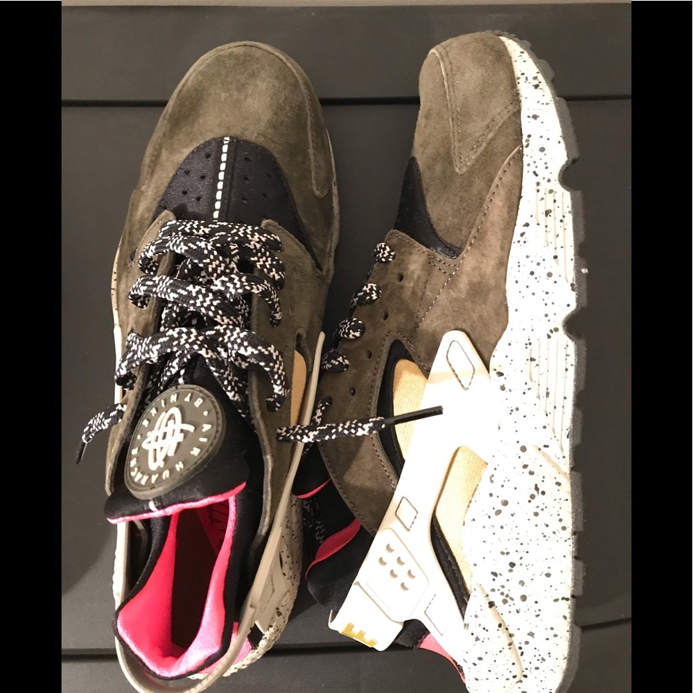 Nike huaraches size 9.5